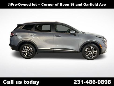 Used 2025 Kia Sportage EX AWD/4WD image 7