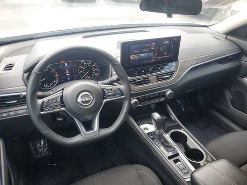 Certified 2023 Nissan Altima 2.5 SV w/ SV Premium Package FWD image 12