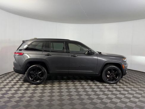Used 2023 Jeep Grand Cherokee Limited w/ Black Appearance Package RWD image 3
