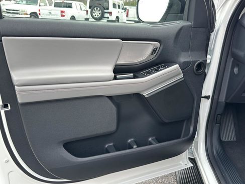 New 2025 Ford Expedition Active image 20