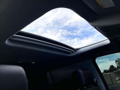 Used 2019 GMC Yukon SLT image 16