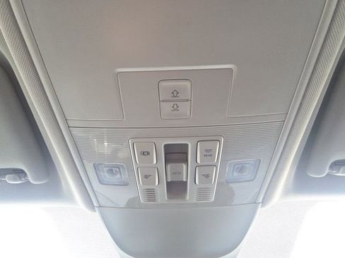 Used 2024 Volkswagen Taos SE image 31