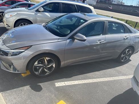 Used 2023 Hyundai Elantra Limited w/ Preferred Accessory Package image 3