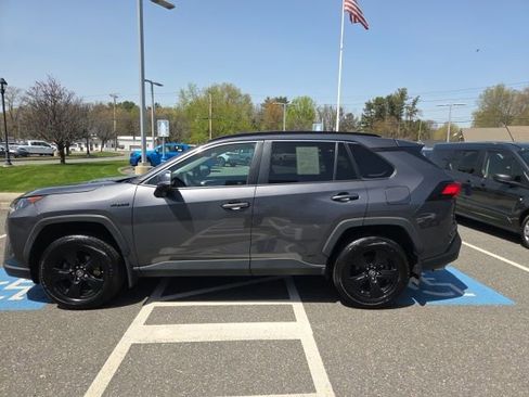 Used 2021 Toyota RAV4 LE w/ Carpet Mat Package (TMS) AWD/4WD image 4