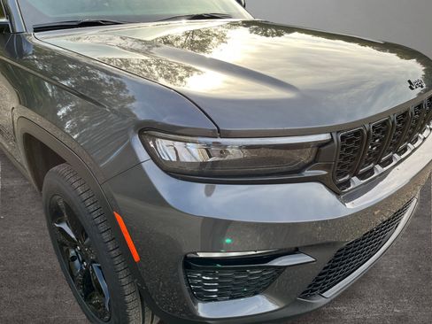 New 2025 Jeep Grand Cherokee Limited w/ Black Appearance Package image 35