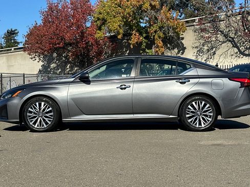 Used 2023 Nissan Altima 2.5 SV image 7