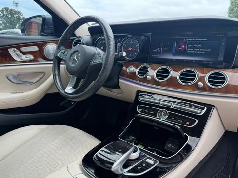 Used 2017 Mercedes-Benz E 400 4MATIC Wagon image 28