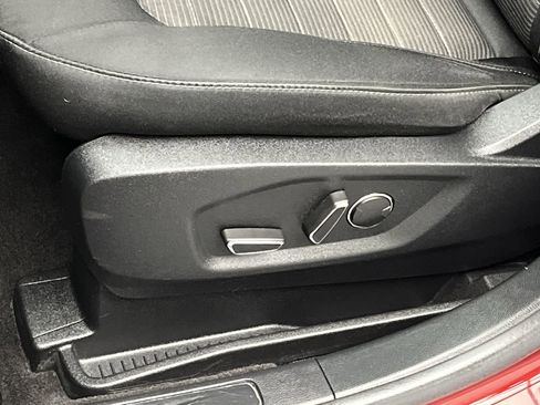 Used 2019 Ford Edge SEL image 13