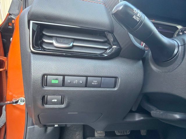 Used 2023 Nissan Sentra SR w/ SR Premium Package FWD image 32