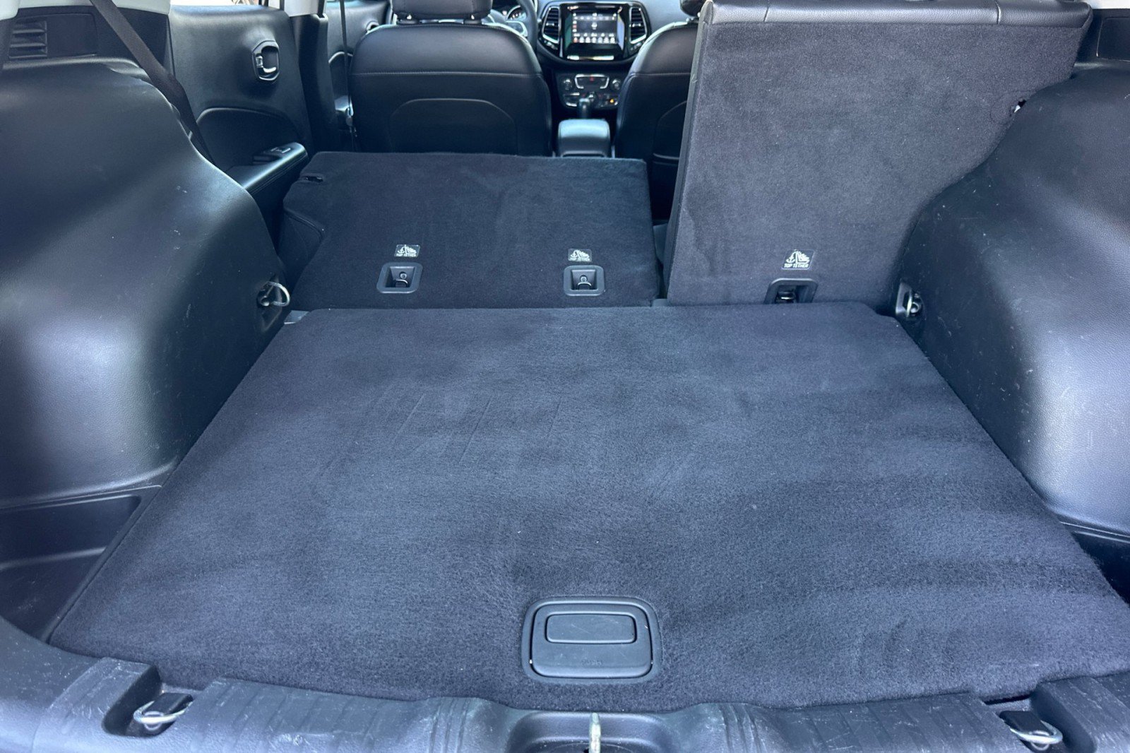 Used 2019 Jeep Compass Latitude FWD image 15