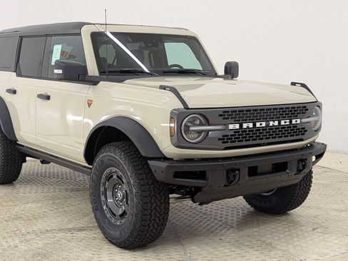 New 2025 Ford Bronco Badlands image 7