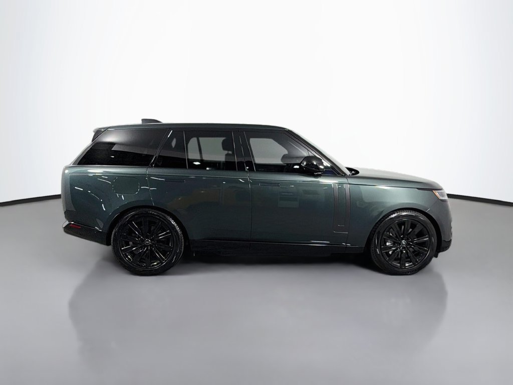 Used 2025 Land Rover Range Rover SE AWD/4WD image 4