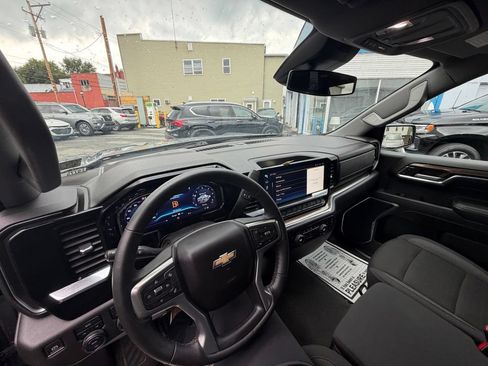 Used 2024 Chevrolet Silverado 1500 LT AWD/4WD image 21