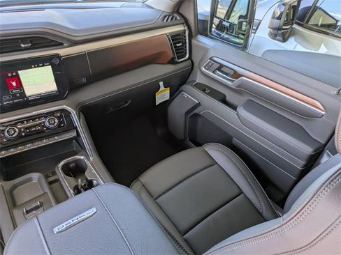 New 2026 GMC Sierra 2500 Denali w/ Denali Reserve Package image 17