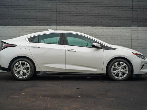 Used 2018 Chevrolet Volt Premier w/ Driver Confidence Package FWD image 4