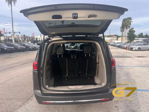 Used 2022 Chrysler Pacifica Touring-L FWD image 14