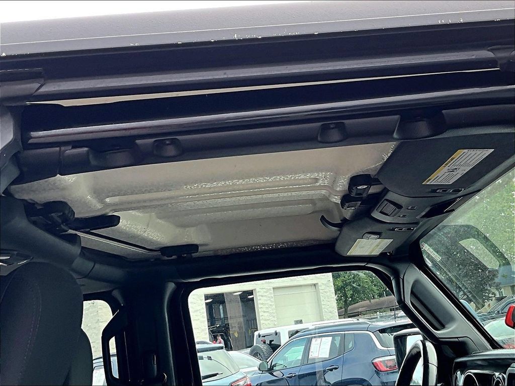 Used 2018 Jeep Wrangler Unlimited Sport S AWD/4WD image 21