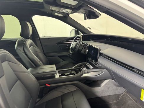 New 2025 Lincoln Nautilus Premier w/ Equipment Group 102A image 23