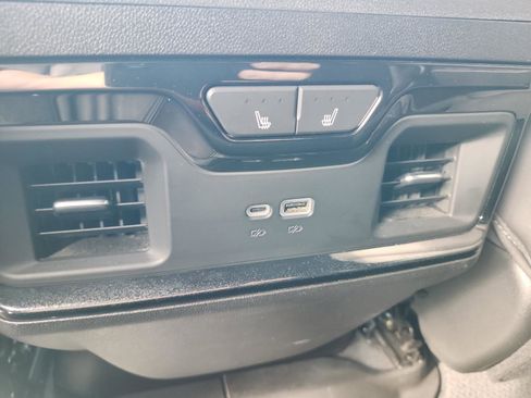 Used 2024 GMC Sierra 2500 AT4X image 18