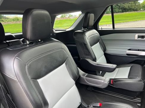 Used 2023 Ford Explorer XLT w/ Equipment Group 202A AWD/4WD image 32