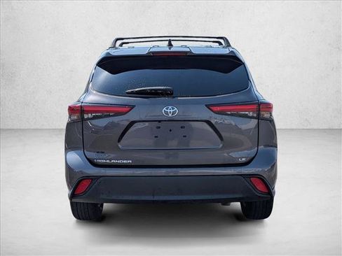 Used 2023 Toyota Highlander LE FWD image 6