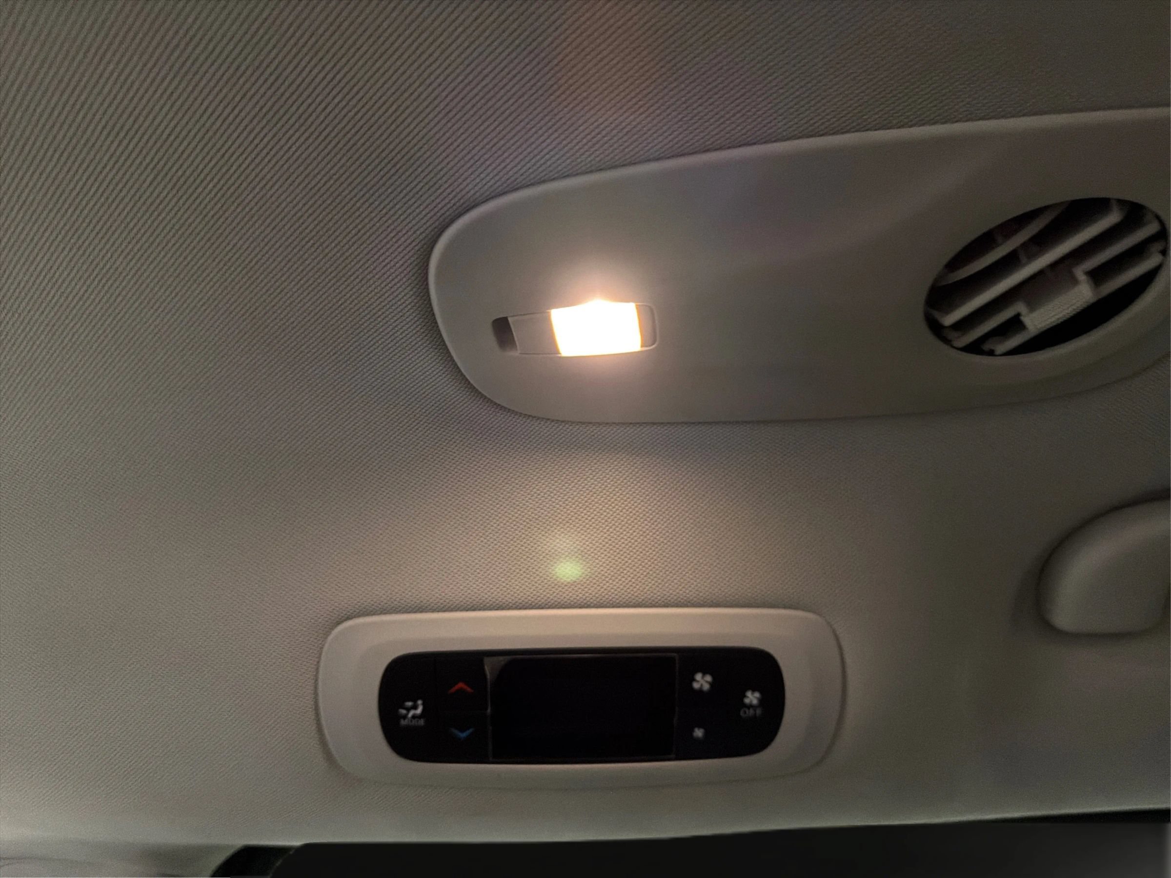Used 2023 Chrysler Voyager LX FWD image 28
