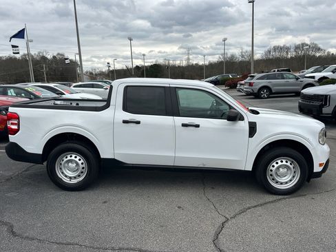 Used 2022 Ford Maverick XL image 2