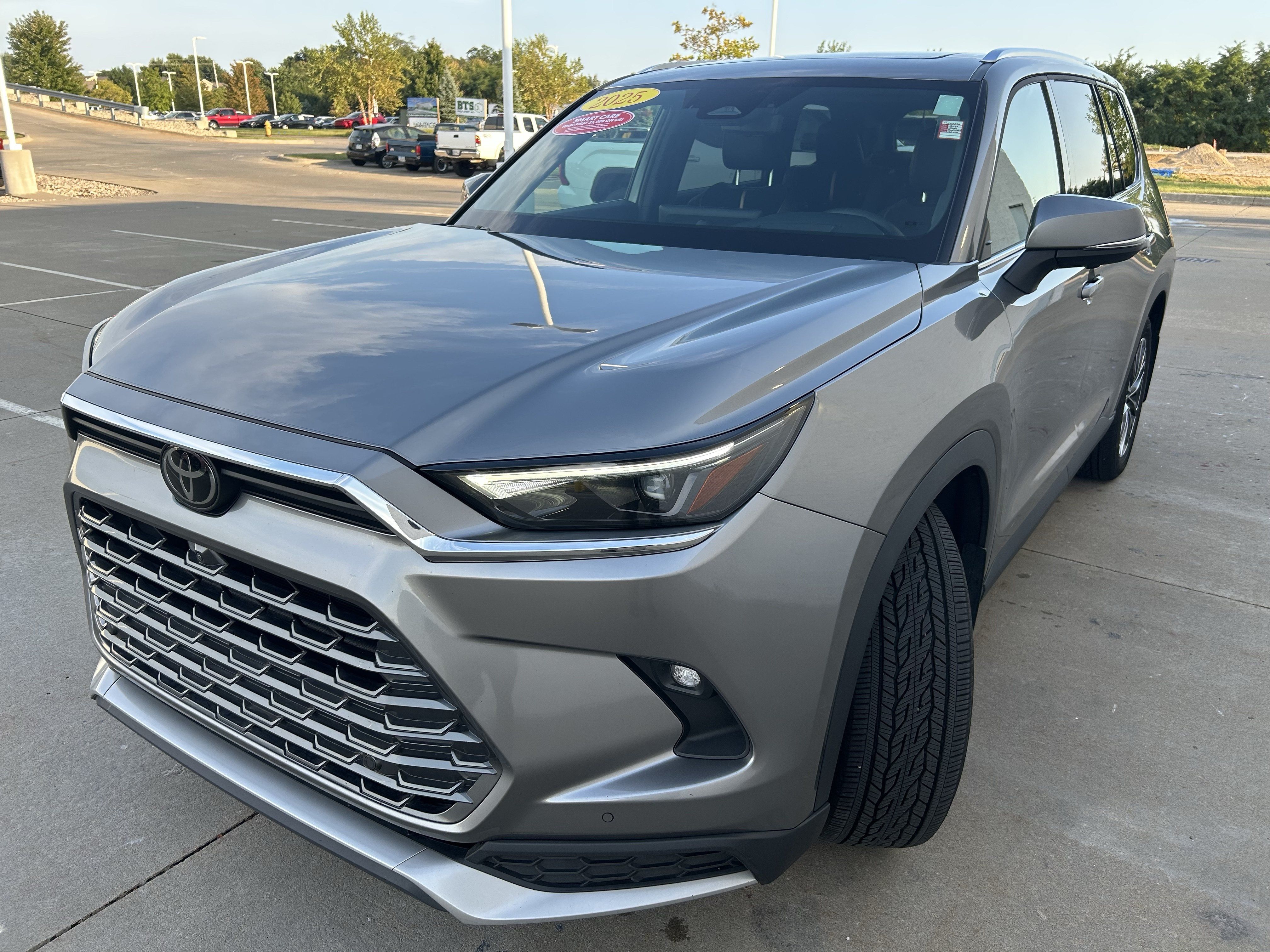 Used 2025 Toyota Grand Highlander AWD Hybrid image 3