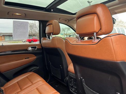 Used 2011 Jeep Grand Cherokee Overland Summit image 28