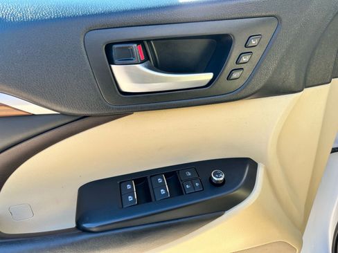 Used 2019 Toyota Highlander Limited image 12