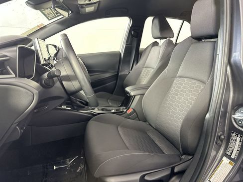 Used 2022 Toyota Corolla SE w/ SE Preferred Package FWD image 11