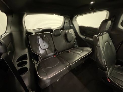 Used 2025 Chrysler Pacifica Limited FWD image 25