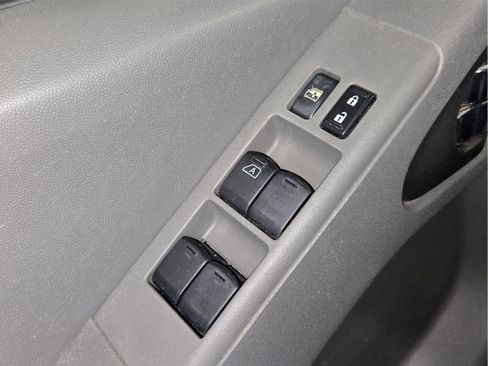 Used 2018 Nissan Frontier SV AWD/4WD image 11