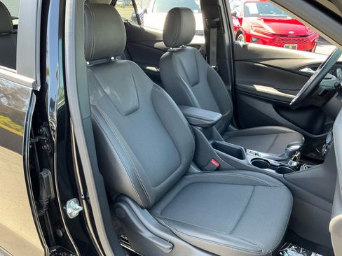 Used 2025 Buick Encore GX Preferred FWD image 21