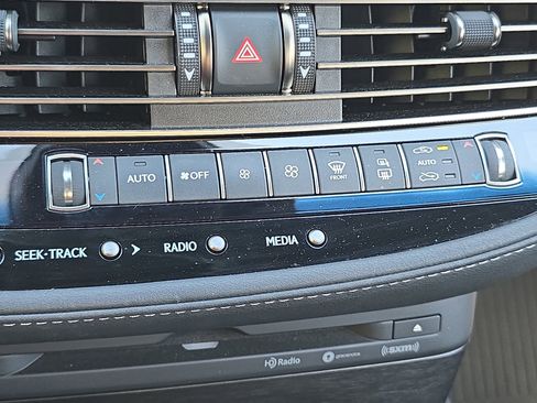 Used 2022 Lexus LS 500 w/ Interior Upgrade Package RWD image 24