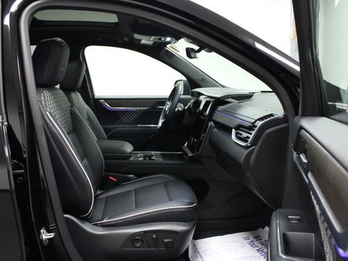 Used 2026 GMC Acadia Denali w/ LPO, Floor Liner Package AWD/4WD image 17