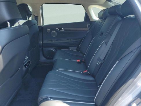 New 2023 Genesis G80 Base image 20