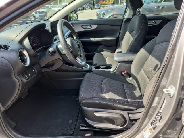 Used 2022 Kia Forte LXS w/ LXS Technology Package FWD image 12