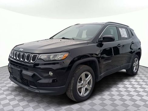 Used 2024 Jeep Compass Latitude AWD/4WD image 7