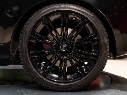 Used 2024 Land Rover Range Rover SE image 13