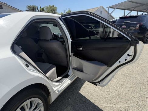 Used 2013 Toyota Camry LE FWD image 30
