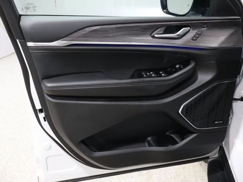 Used 2023 Jeep Grand Cherokee Overland w/ Luxury Tech Group IV image 13