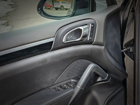 Used 2016 Porsche Cayenne AWD/4WD image 15