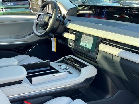 New 2025 Lincoln Navigator Reserve image 9