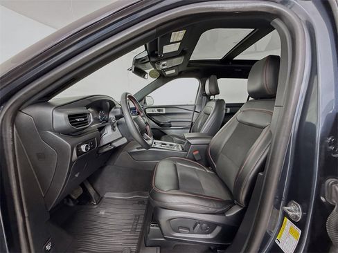 Used 2023 Ford Explorer ST-Line w/ Class IV Trailer Tow Package image 6