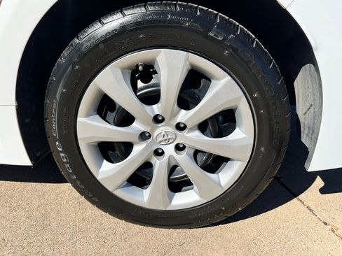 Used 2021 Toyota Corolla LE image 10