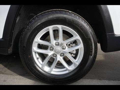 Used 2024 Jeep Grand Cherokee Laredo X w/ Trailer Tow Package image 12