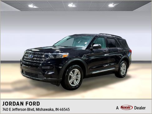Used 2023 Ford Explorer XLT image 1