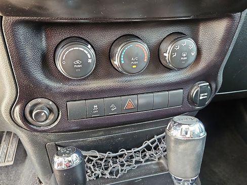 Used 2015 Jeep Wrangler Unlimited Sport w/ Quick Order Package 24S AWD/4WD image 26