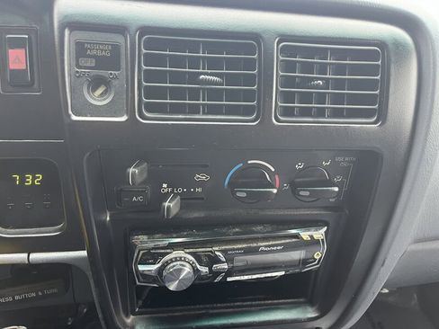 Used 2000 Toyota Tacoma PreRunner image 17